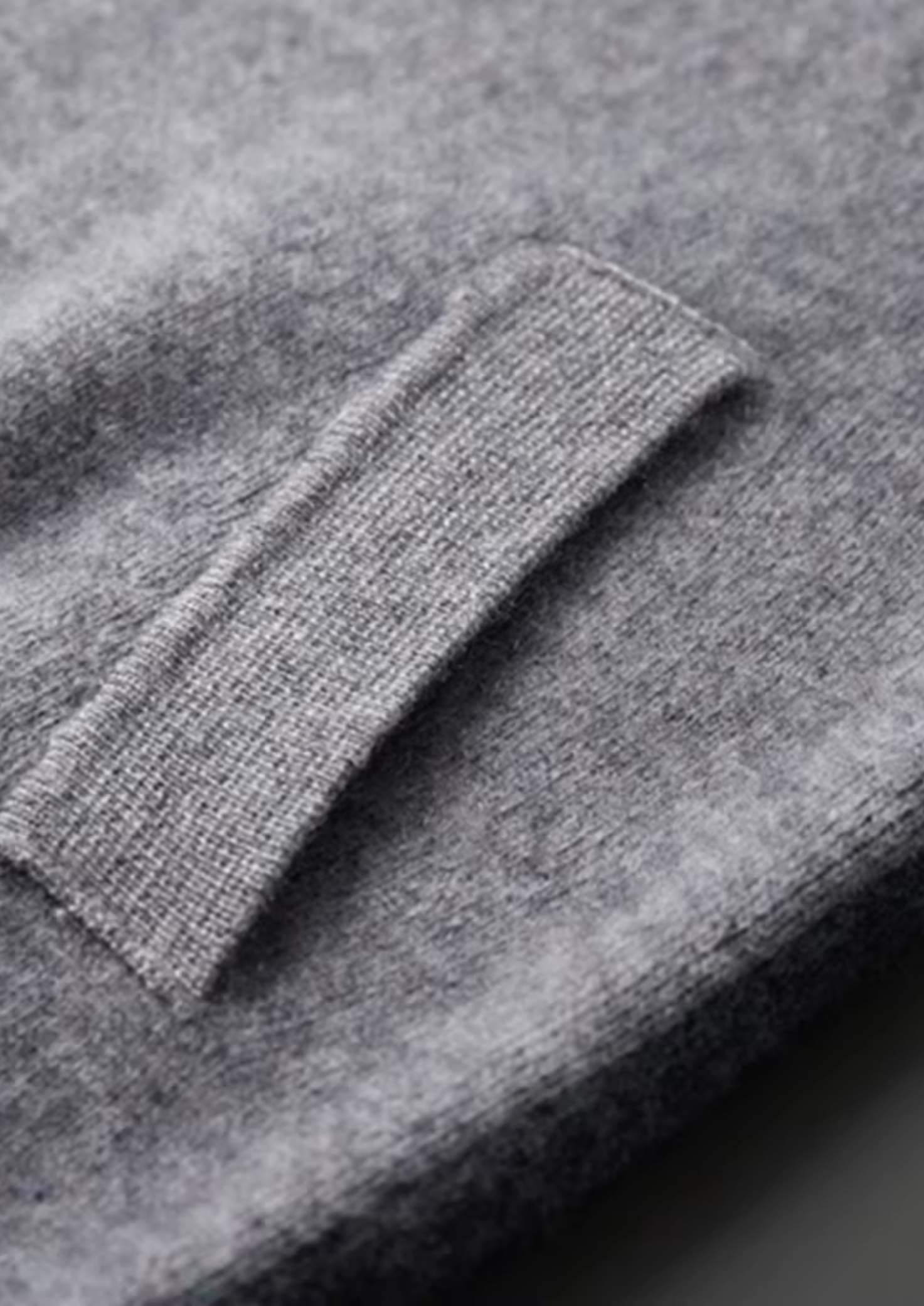 Ensemble ATALEYA Torino en cachemire gris foncé, vue de dos