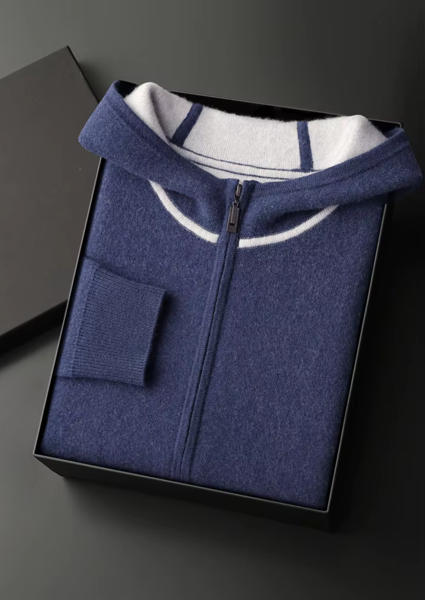 Ensemble ATALEYA Milano en cachemire bleu marine, vue de face