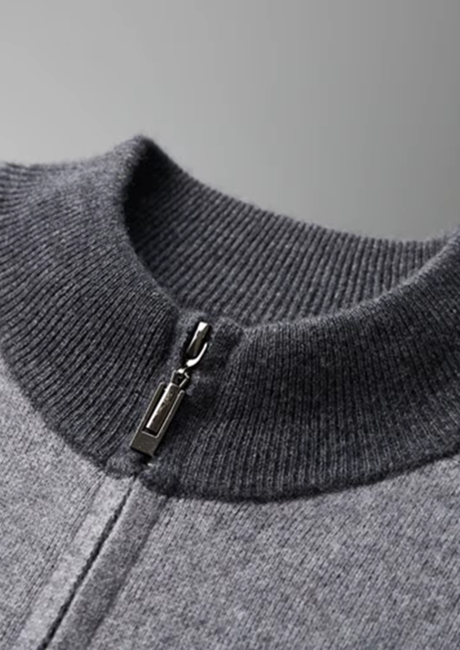 Ensemble ATALEYA Torino en cachemire gris foncé, détail de la taille