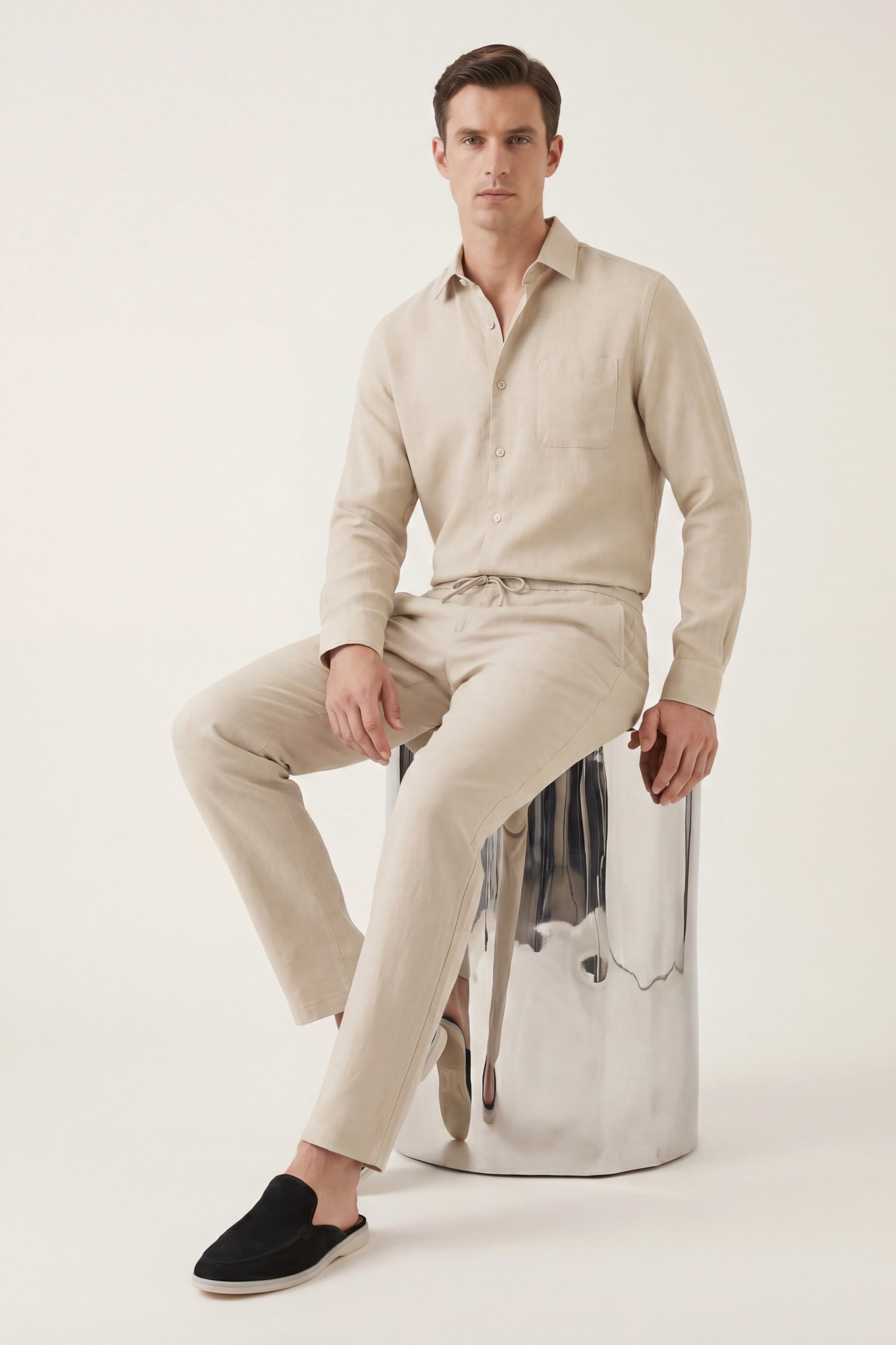 Ensemble ATALEYA Bellagio en lin beige, détail du col ouvert