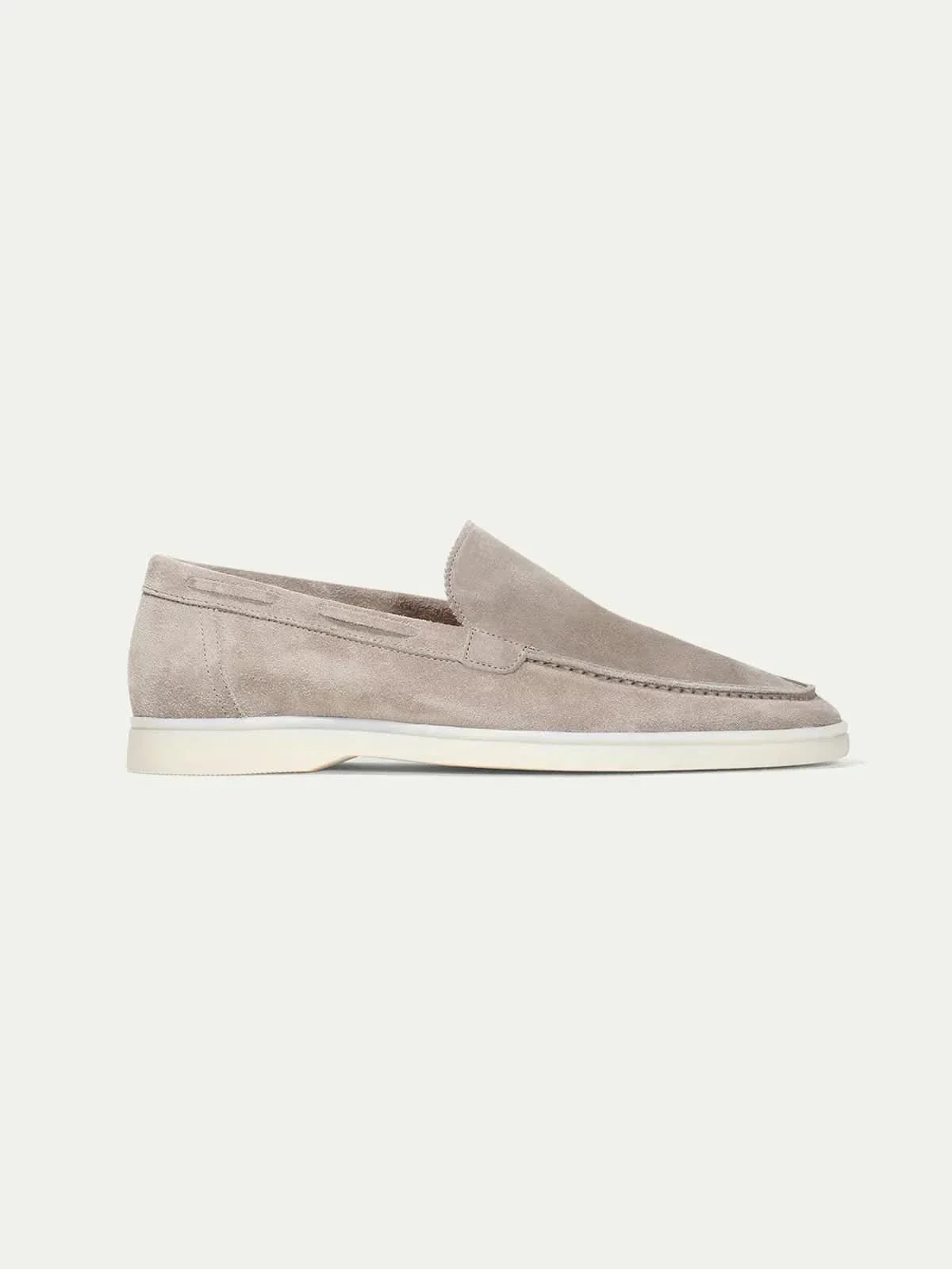 Mocassin ATALEYA en daim non doublé gris clair, vue de trois quarts